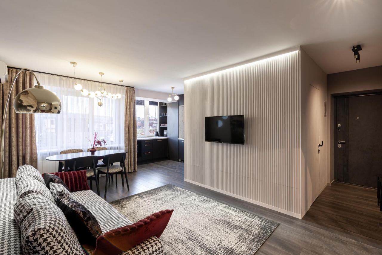 Leogrand Apartments On Svobody Avenue Lviv Exterior photo