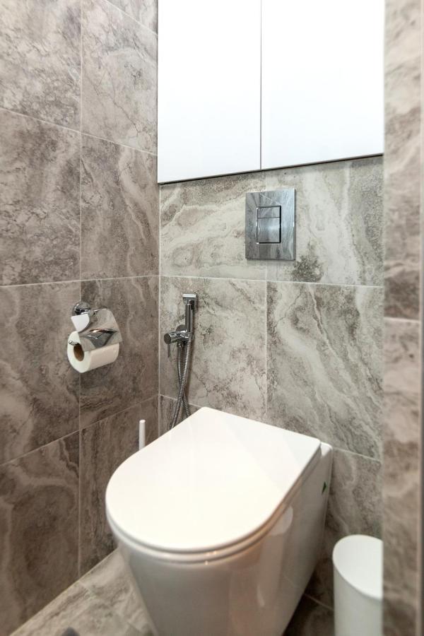 Leogrand Apartments On Svobody Avenue Lviv Exterior photo